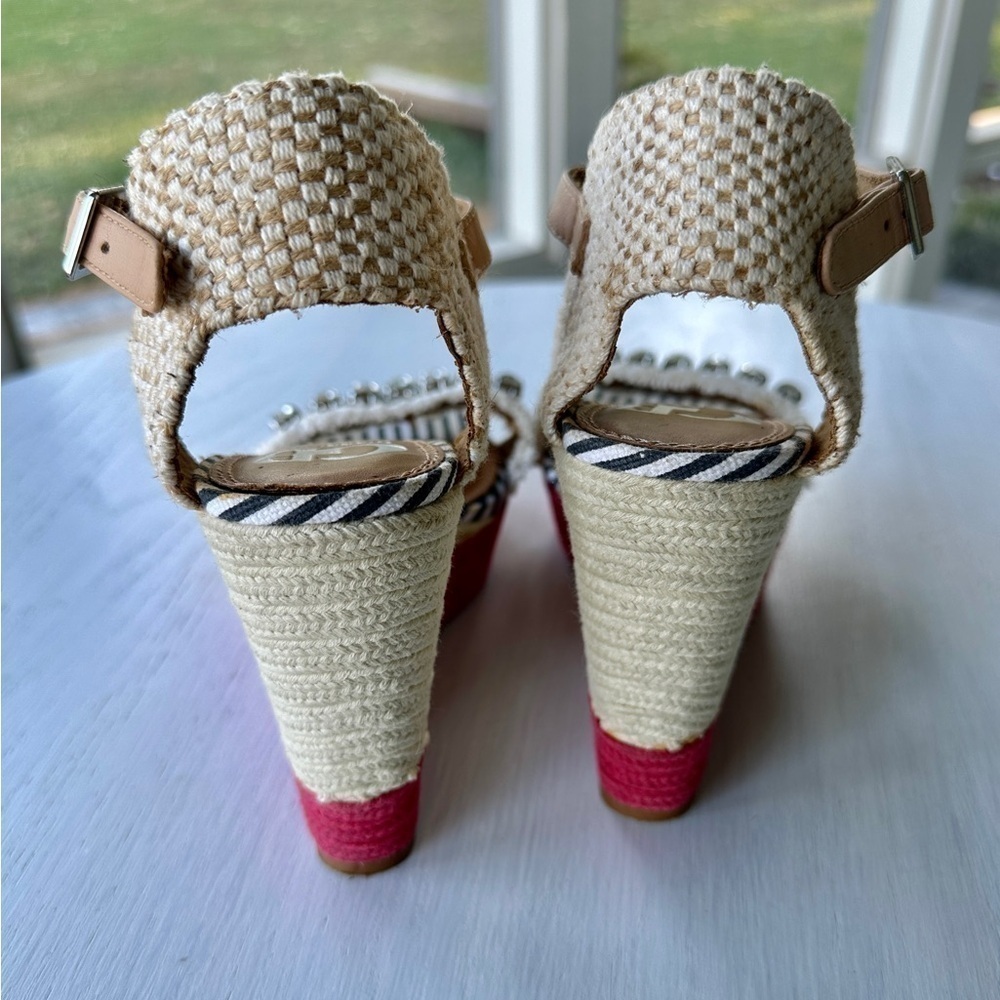 GIANNI BINI, CANVAS SANDALS WITH 4 1/4”WEDGE HEEL. PRE-OWNED. SIZE 6 - Picture 4 of 11